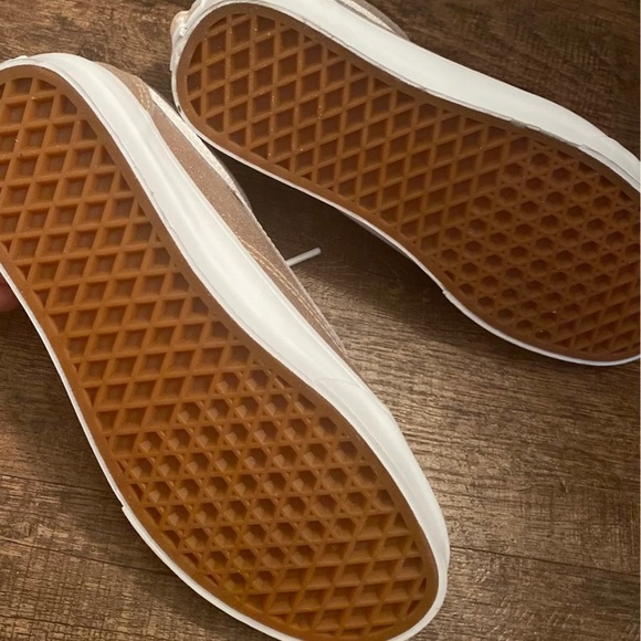 VANS - Picture 3 of 3